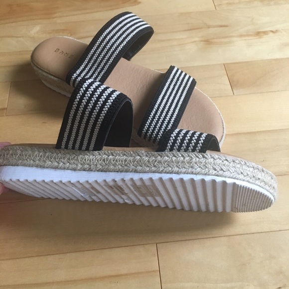 Size 8 sandals - Picture 2 of 6